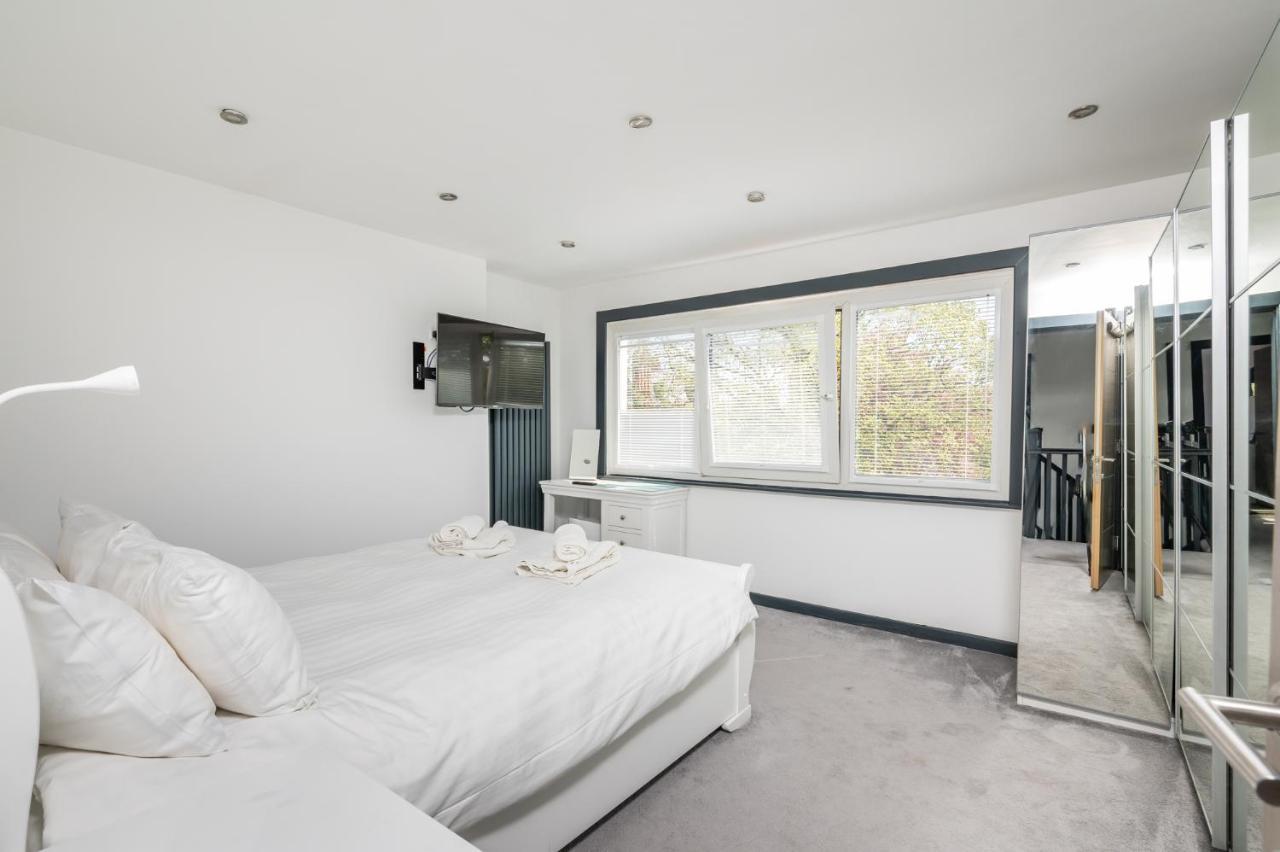 Modern Duplex Apt With 75 Inch Tv I Pass The Keys ヨーク エクステリア 写真